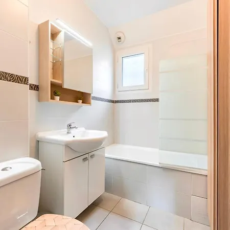Le Murier - Maison De Avec Patio Parking - 6 Pers * Lyon